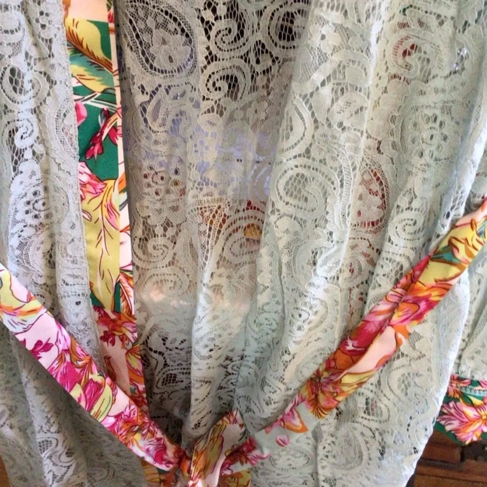 POL Moonlace Kimono Cardigan Duster mint green floral trim belt sz small - Picture 6 of 7